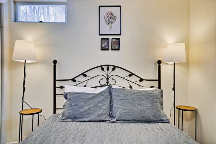 Habitación ★☆extra☆★ Descubre la habitación extra junto a la sala de juegos, con una cómoda cama tamaño queen. Este acogedor refugio ofrece una escapada tranquila después de un día lleno de diversión, lo que garantiza un buen descanso en un espacio tranquilo y privado.