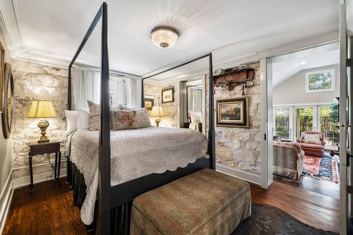 2 Bedroom Haus | 2 Blocks From Main St - Fredericksburg, TX