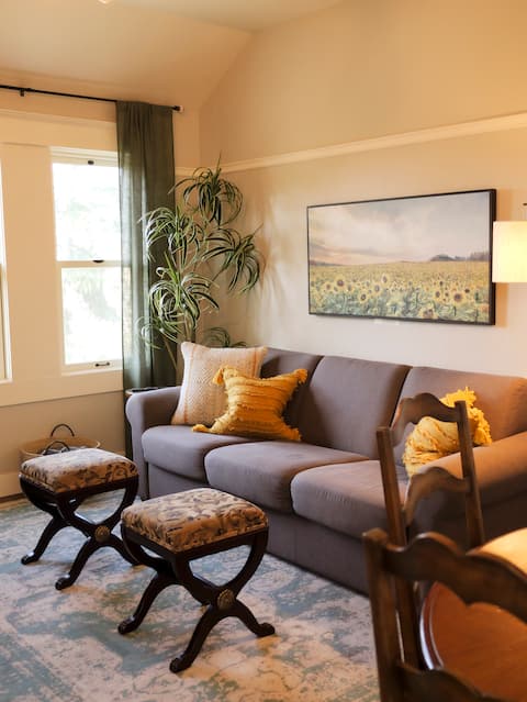 RedTail Inn - 3 Suites |  Sleeps up to 12