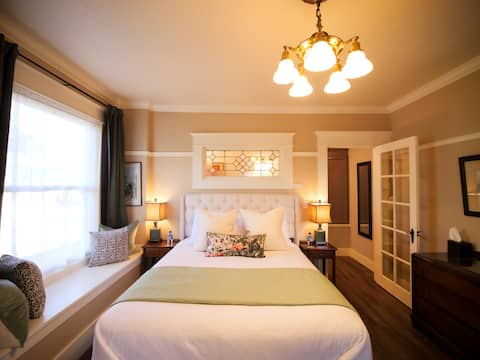 RedTail Inn - 3 Suites |  Sleeps up to 12