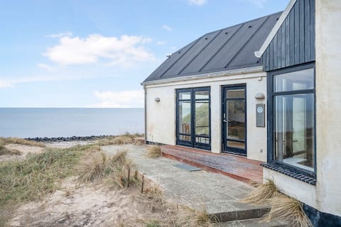 Beachfront cottage with panoramic view