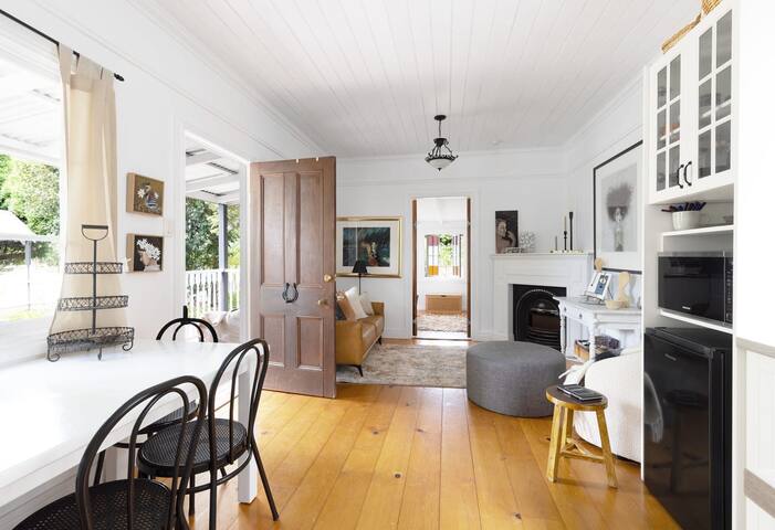 Special Offer | Luxury Designer Country Cottage gallery image 4