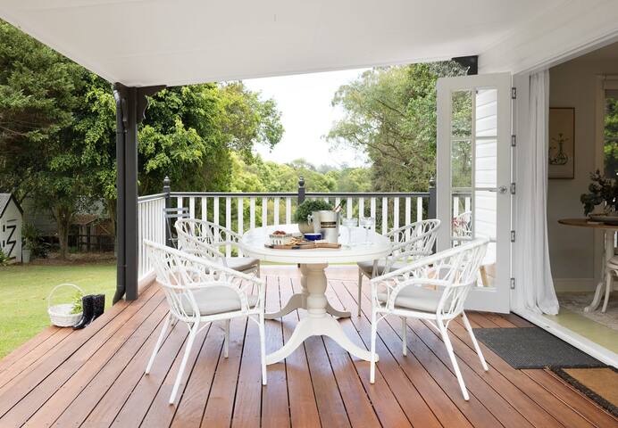 Special Offer | Luxury Designer Country Cottage gallery image 5