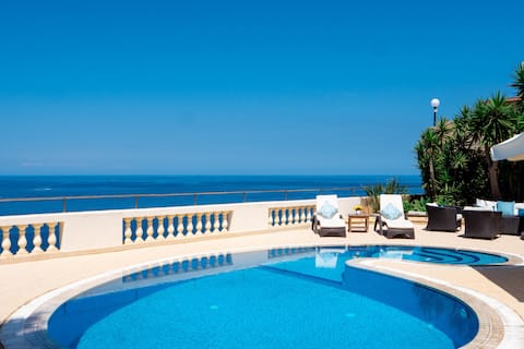 Villa Palma : Sunset Sea Views, Jacuzzi, Sauna