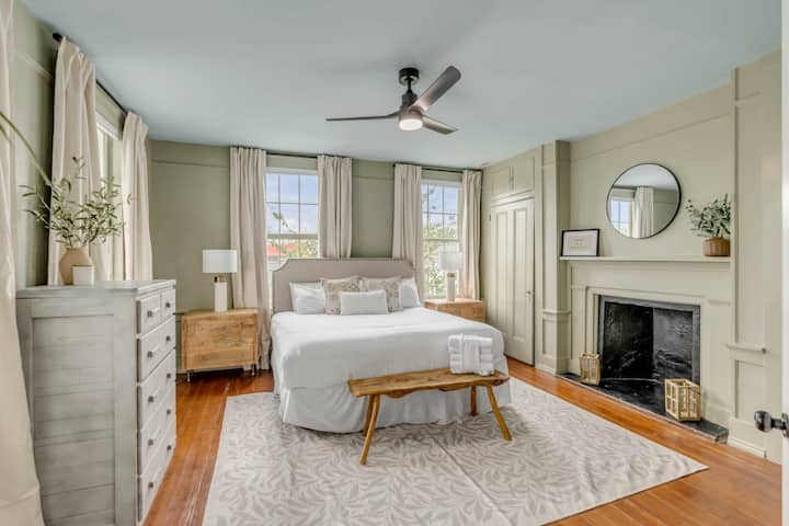 Spacious, Large 4bd W/ Outdoor Dining, Near King! - Charleston