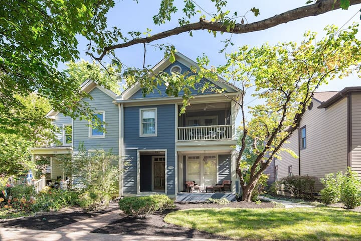 Downtown Dream – Walk to Everything – Private Yard