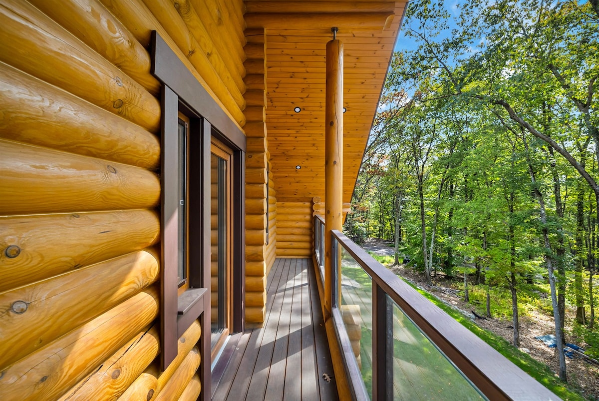 Modern Log Cabin w Pool in Woods - Cabins for Rent in Henryville