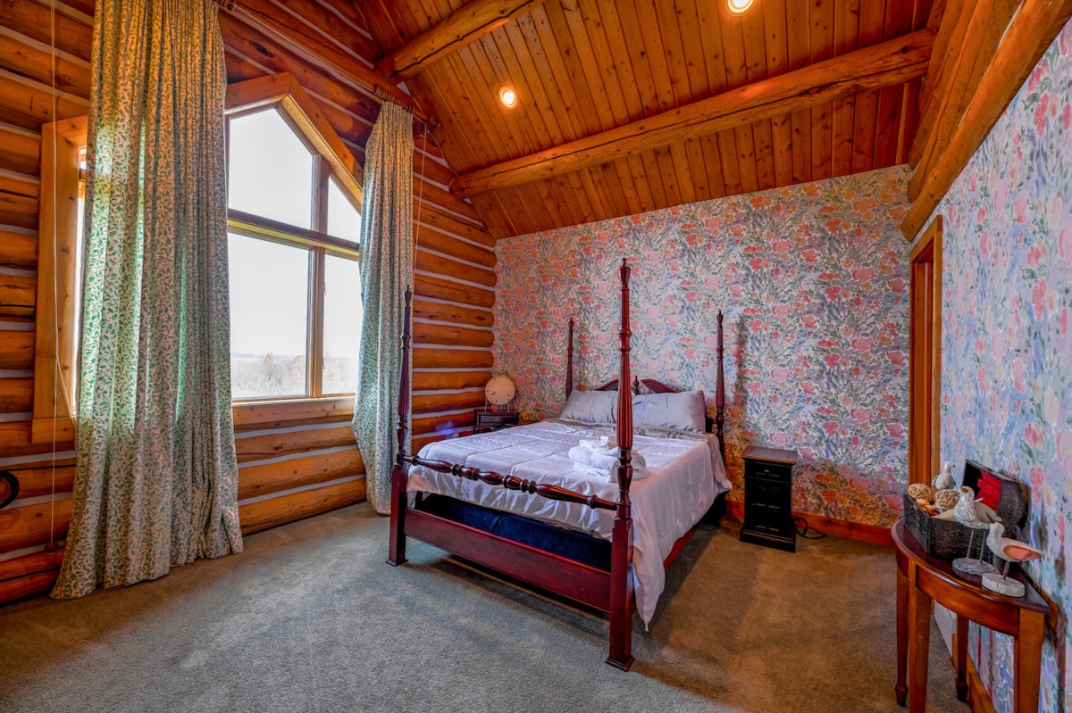 Rustic Timber Lodge w/Hot Tub - Chalets for Rent in Salem, Ohio, United  States - Airbnb, image size:1200x799