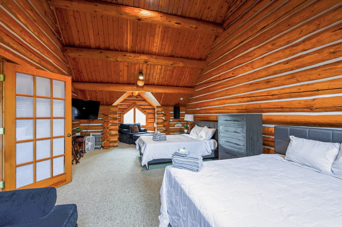 Rustic Timber Lodge w/Hot Tub - Chalets for Rent in Salem, Ohio, United  States - Airbnb, image size:1200x799