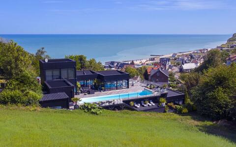 Villa with panoramic sea view and swimming pool