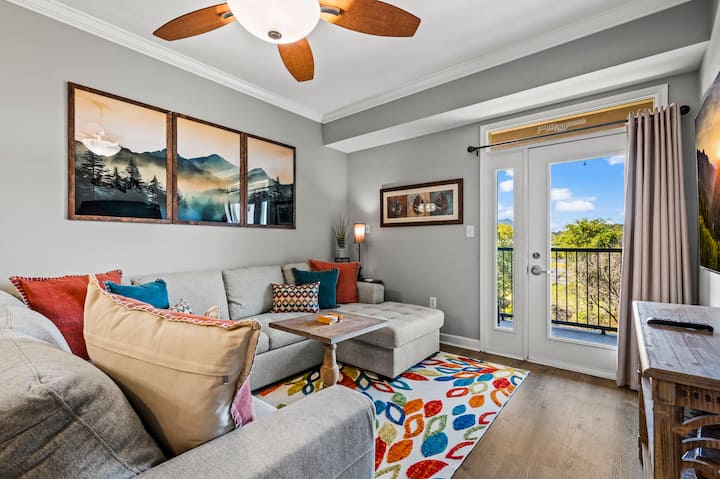 River Overlook | River View Condo Near Dollywood - Sevierville, TN