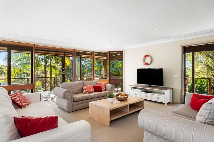 Ebor Sanctuary by Palm Beach Holiday Rentals gallery image 4