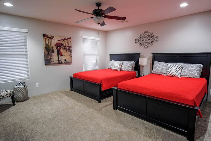 חדר משני עם 2 מיטות קווין סייז