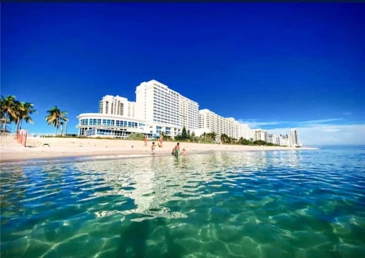 Castle 618 Studio Bayview With Pool, Free Parking - Miami Beach, FL