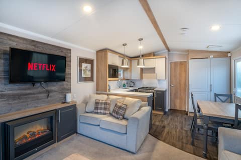 Luxury 8 Berth-Wheelchair Access