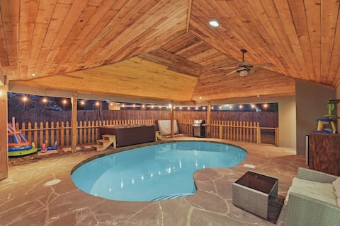 Friendswood 4BR: Fun Backyard w/ Pool, Spa, Grill