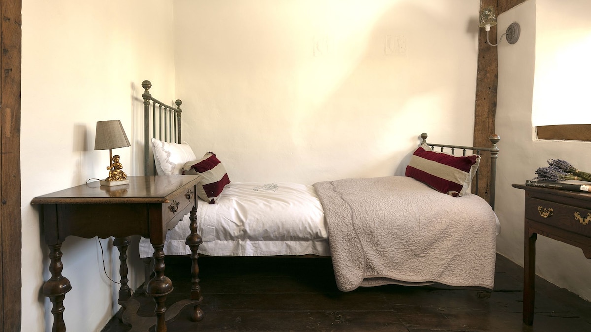 Единична стая, достъпна чрез Nell Gwyn Room, Beaufort Farmhouse, Bolthole Retreats