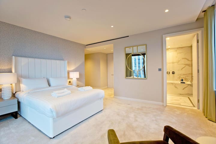 Skyline Sanctuary with City Views gallery image 2