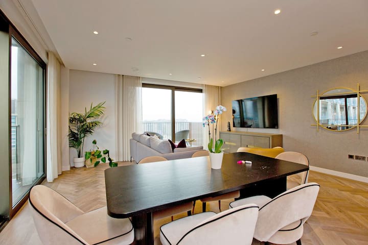 Skyline Sanctuary with City Views gallery image 5