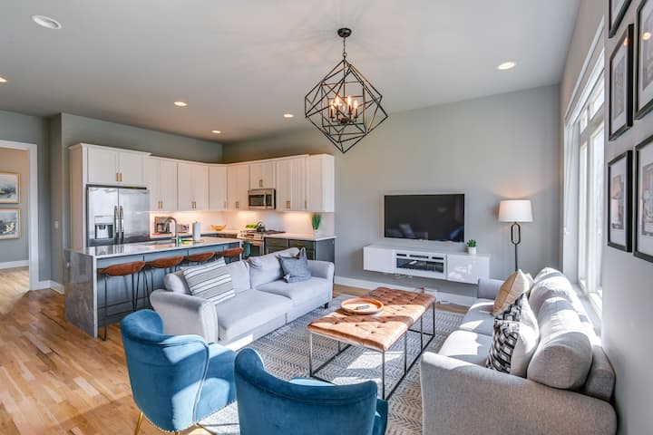 Nashville Townhome W/ Rooftop Balcony & Game Room! - Nashville, TN