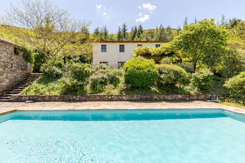 Stylish villa with large pool and stunning views