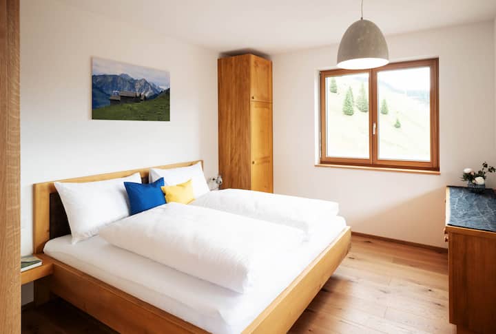 Schlafzimmer 1
