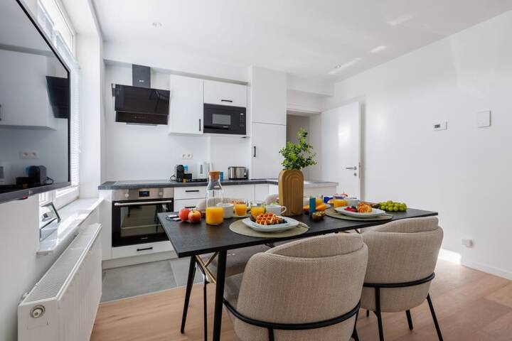 Sweett Bodeghem | Charming 2BR by the City Centre gallery image 3