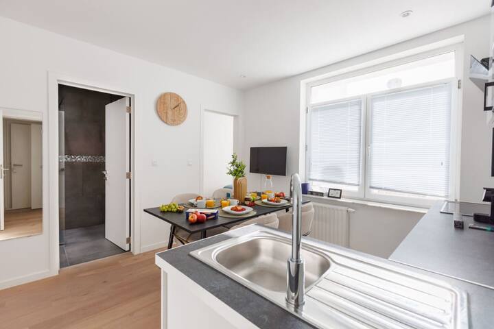 Sweett Bodeghem | Charming 2BR by the City Centre gallery image 4
