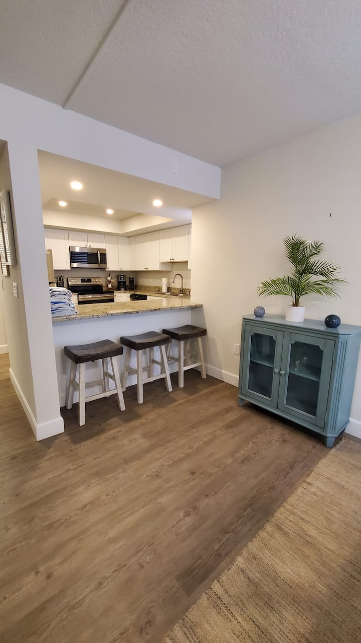 Midnight Cove Ii 520 D: Steps From Crescent Beach - Siesta Key, FL