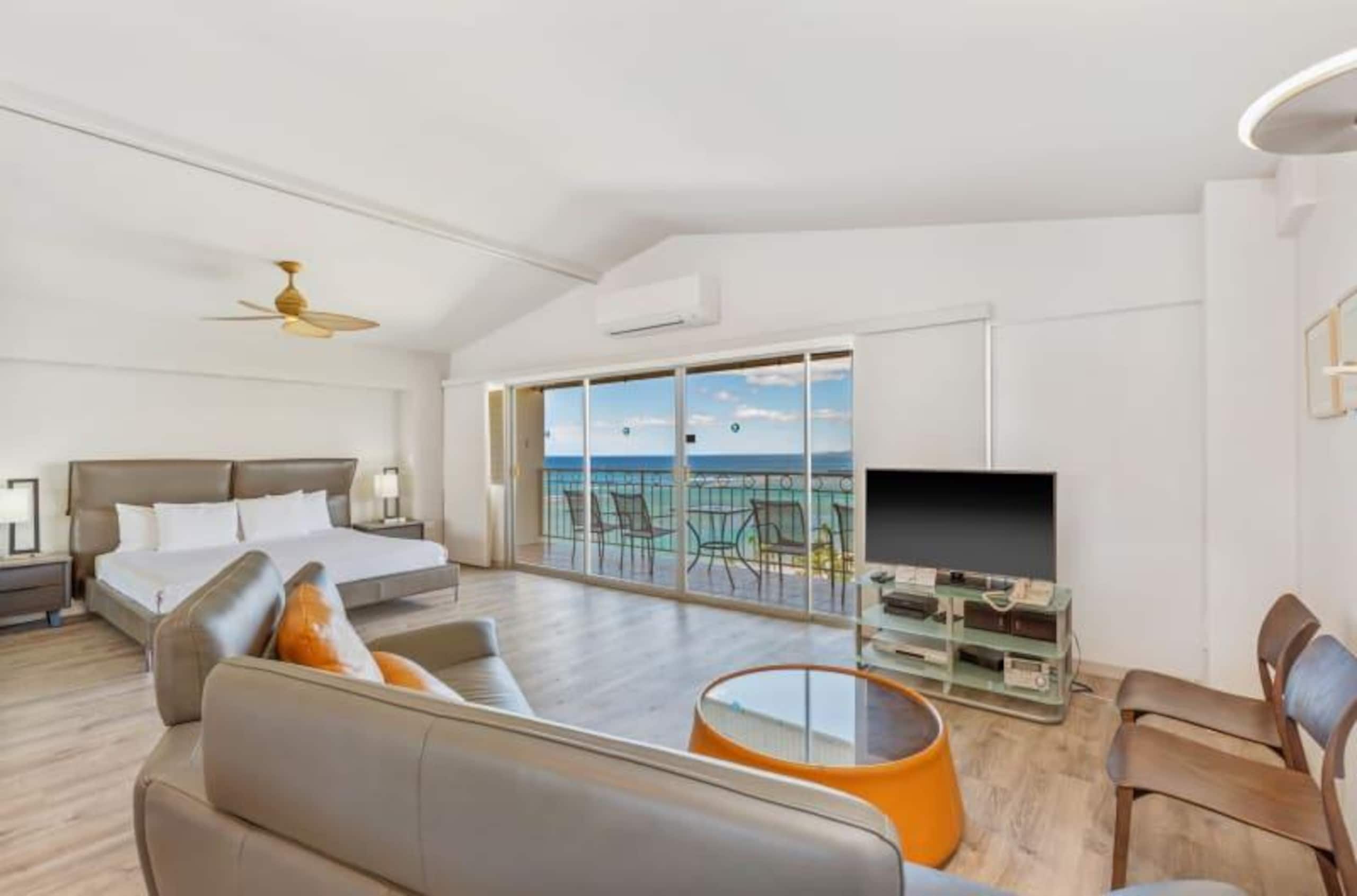 Condo in Honolulu · ★4.6 · 1 bedroom · 2 beds · 1 shared bath - Image 2