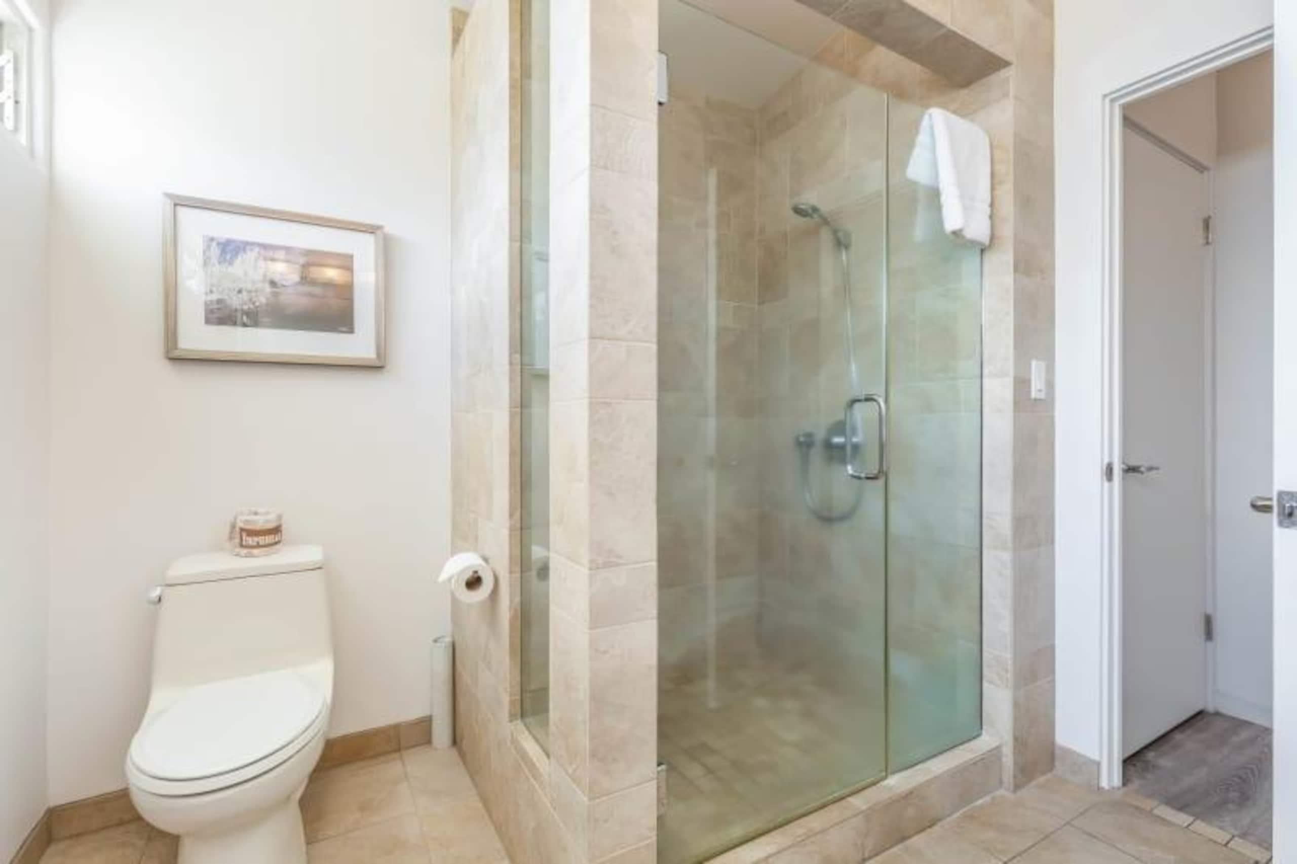 Condo in Honolulu · ★4.6 · 1 bedroom · 2 beds · 1 shared bath - Image 15