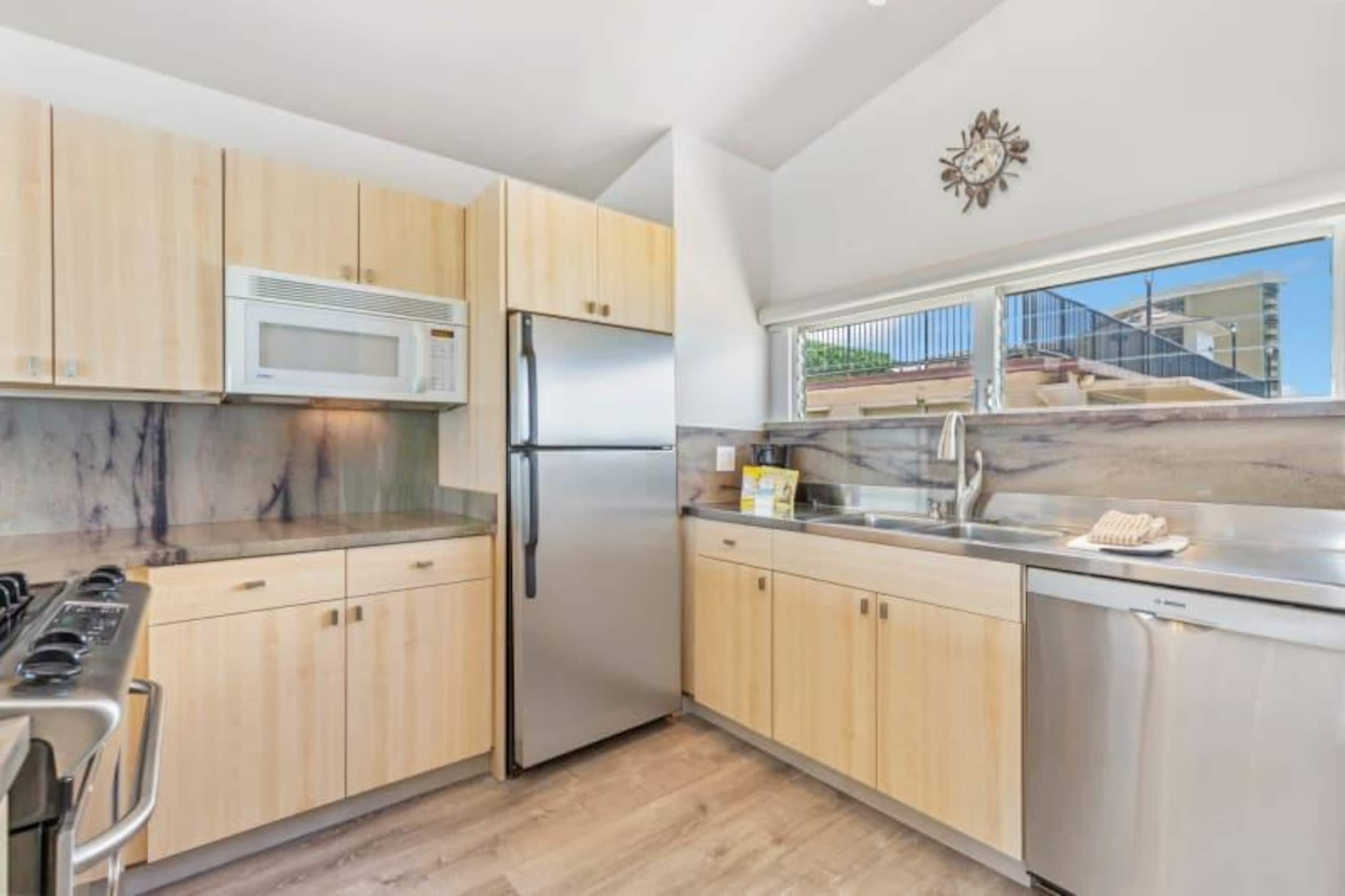 Condo in Honolulu · ★4.6 · 1 bedroom · 2 beds · 1 shared bath - Image 9