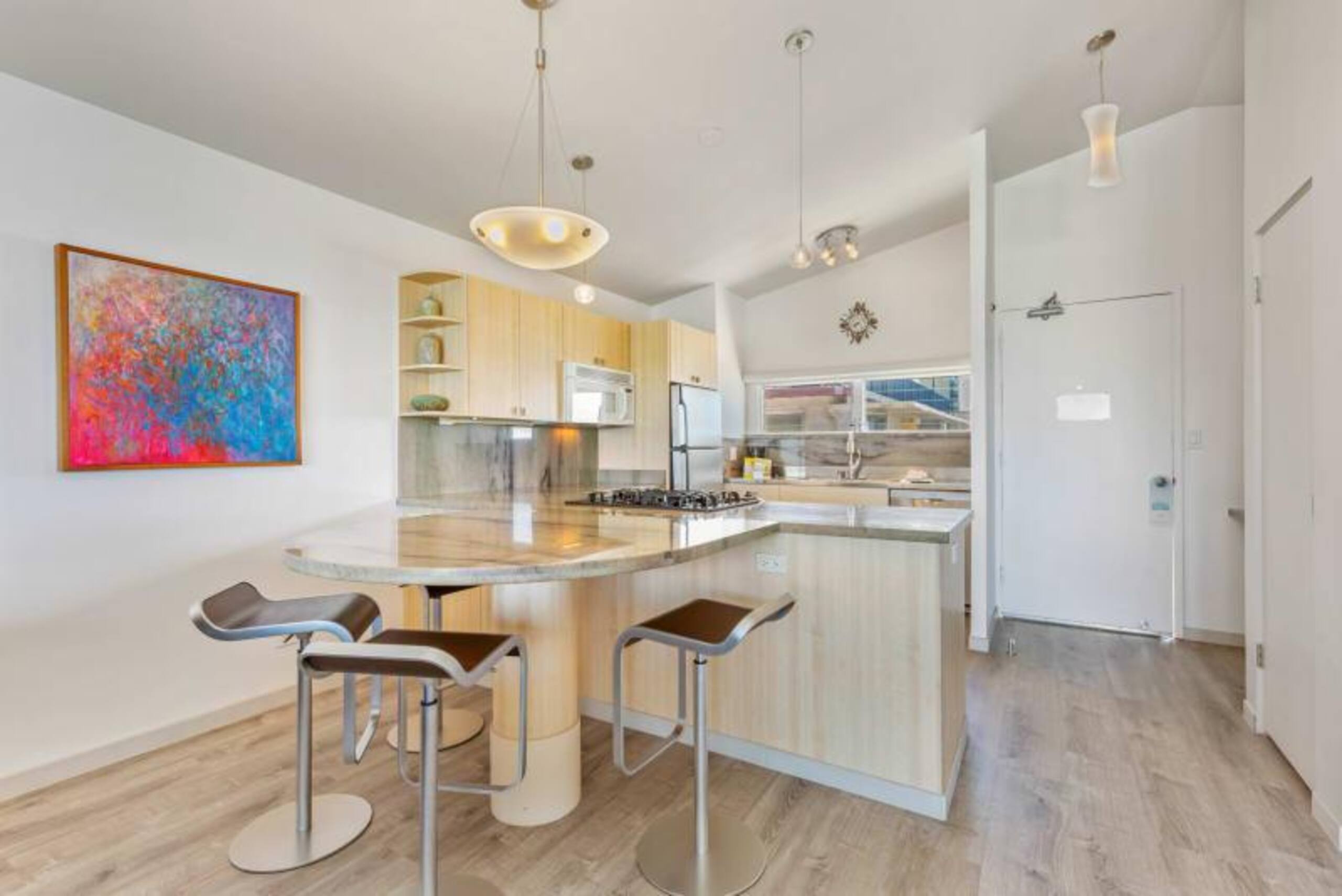 Condo in Honolulu · ★4.6 · 1 bedroom · 2 beds · 1 shared bath - Image 8