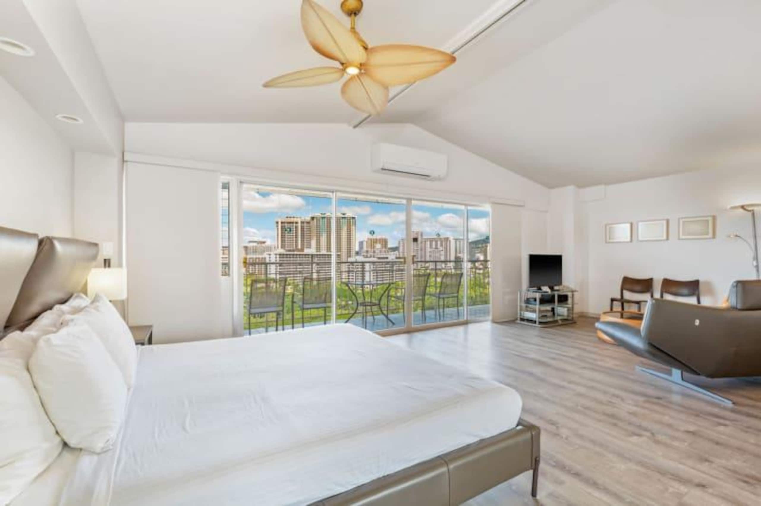 Condo in Honolulu · ★4.6 · 1 bedroom · 2 beds · 1 shared bath - Image 13