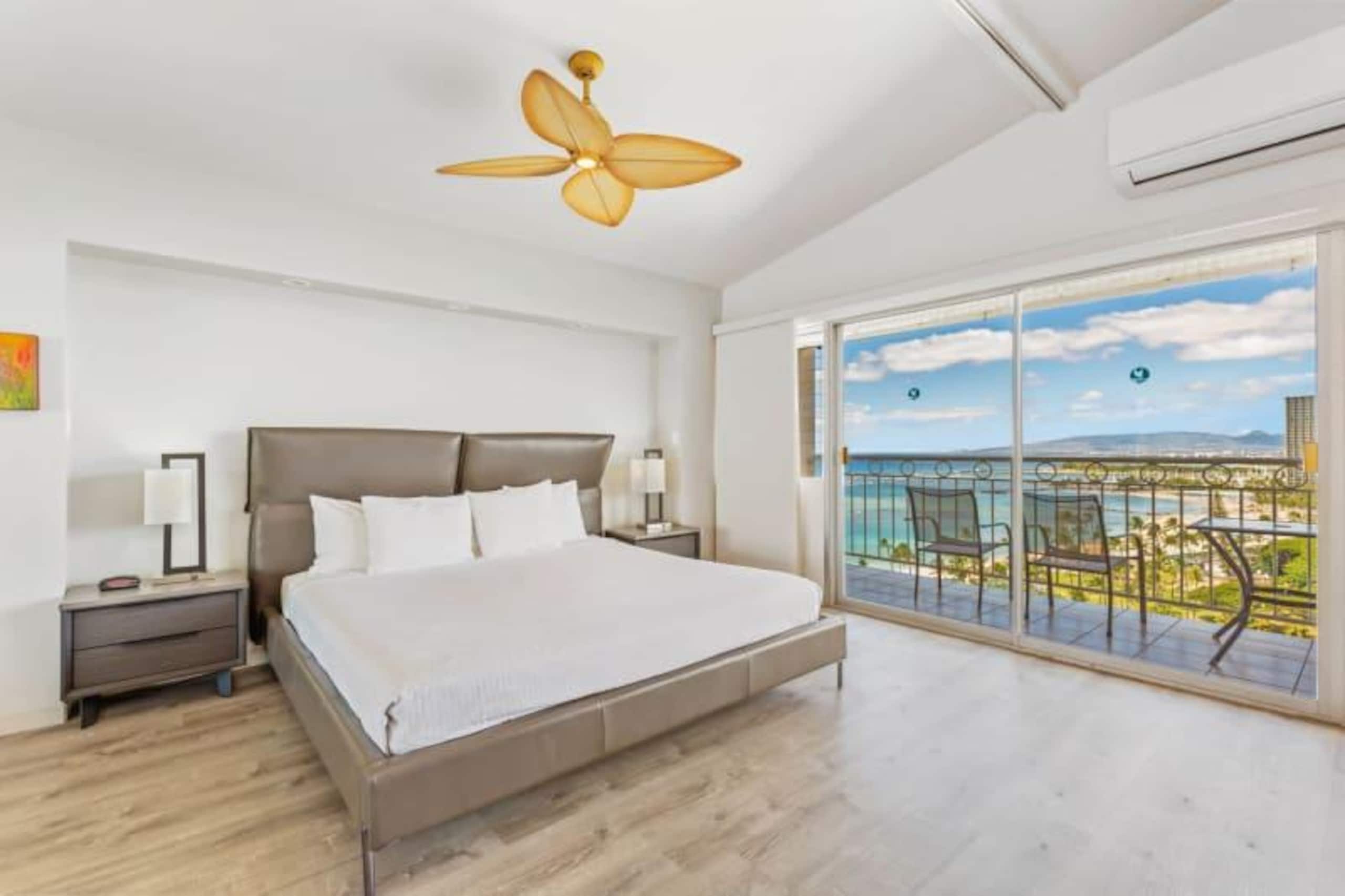 Condo in Honolulu · ★4.6 · 1 bedroom · 2 beds · 1 shared bath - Image 4