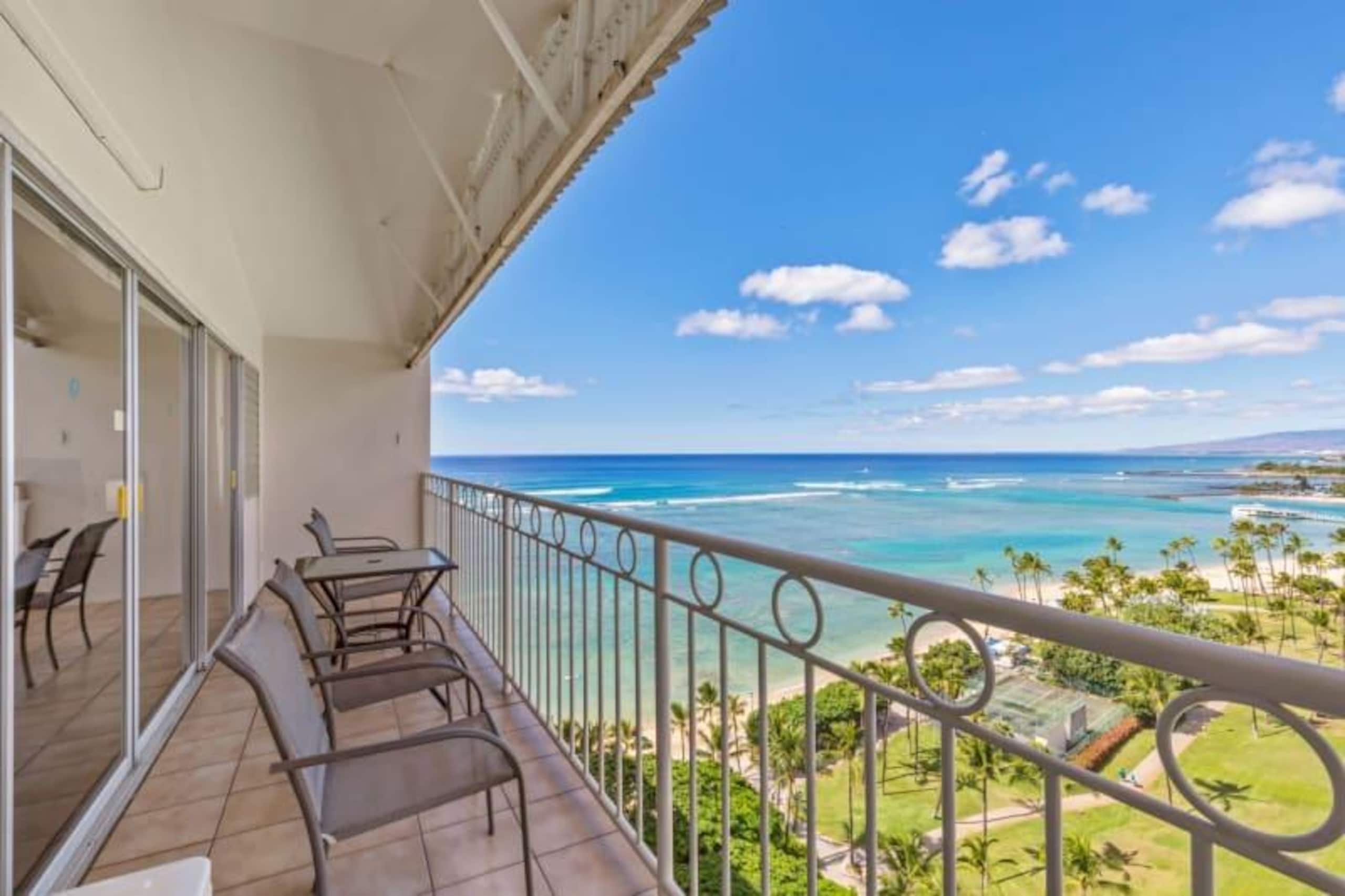 Condo in Honolulu · ★4.6 · 1 bedroom · 2 beds · 1 shared bath - Image 1