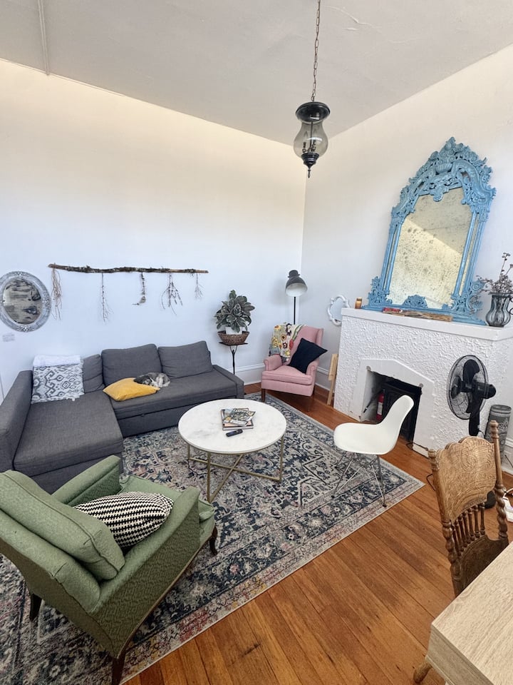 *Charming High-ceiling Home In South Van W/yard! - Vancouver