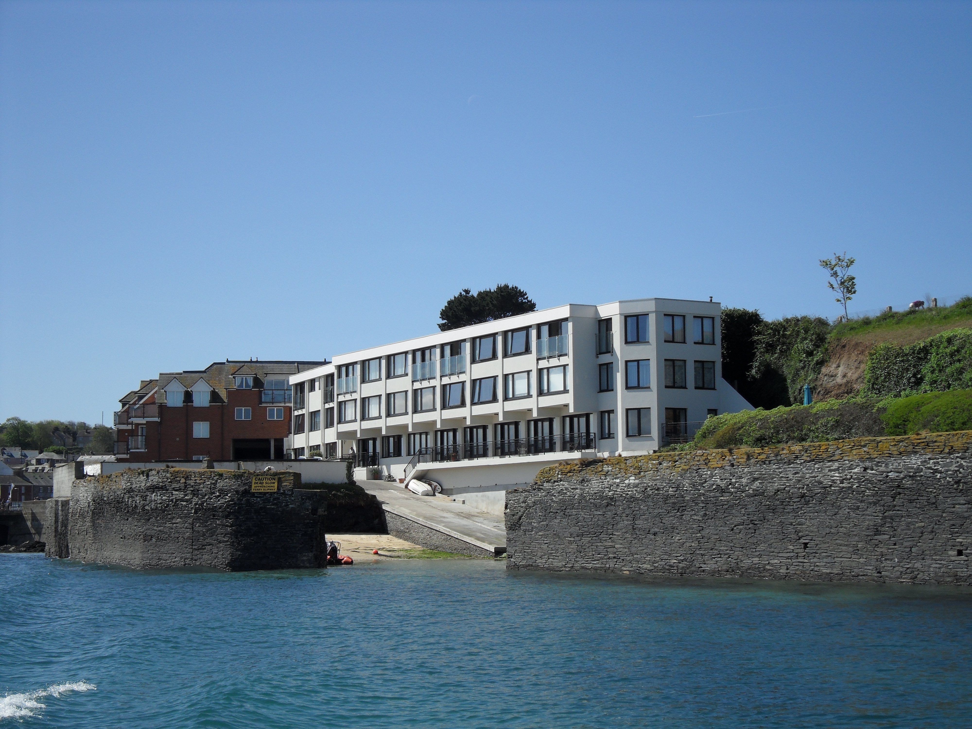 Padstow flat right on the Estuary with parking