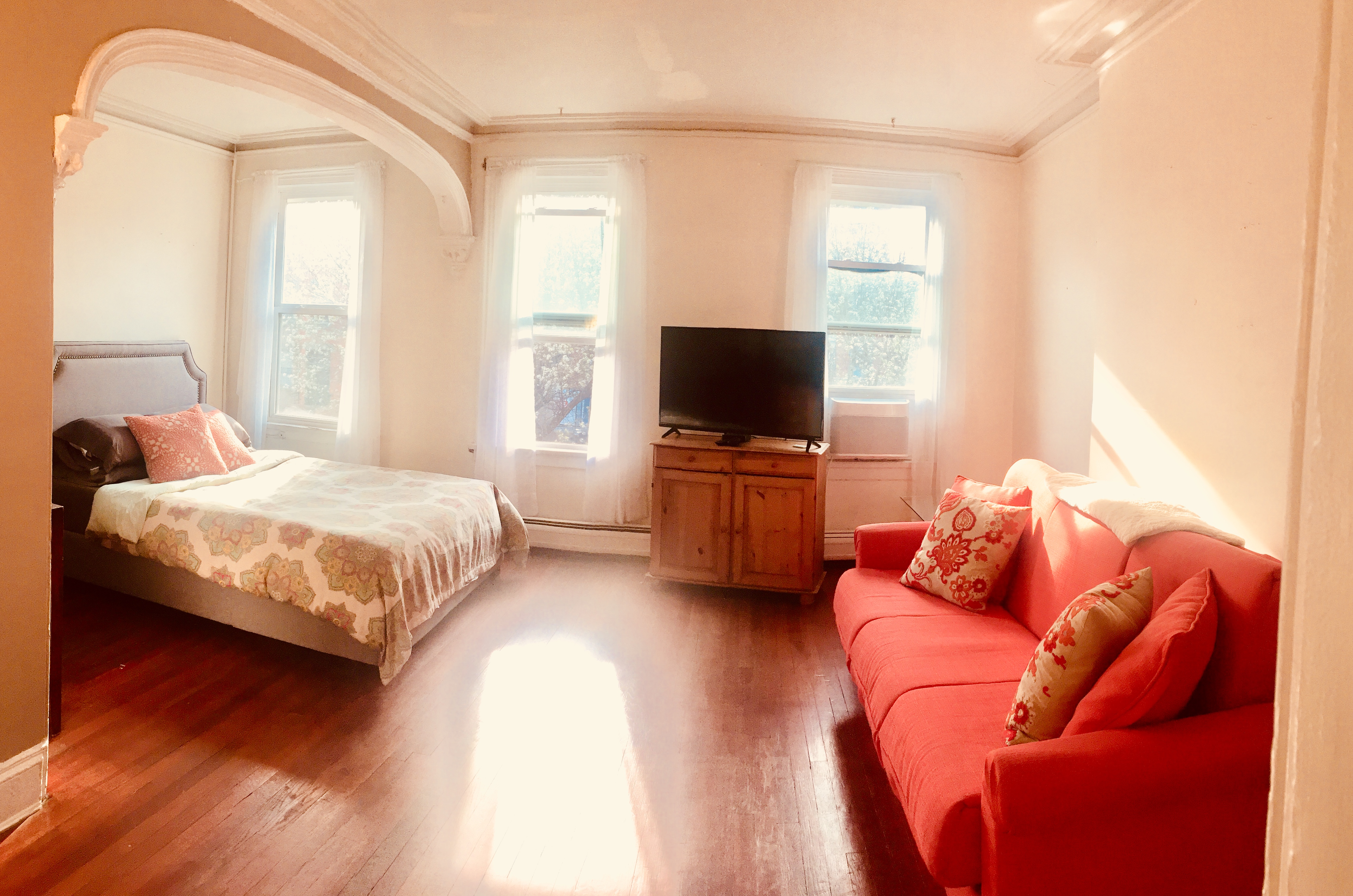 Sunny, spacious apt - steps to NYC! Downtown JC in Ward E (councilmember James Solomon), Jersey City