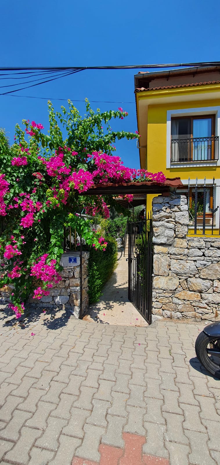 Marmaris, İçmeler de denize yakın bahçeli ev. Marmaris şehrinde