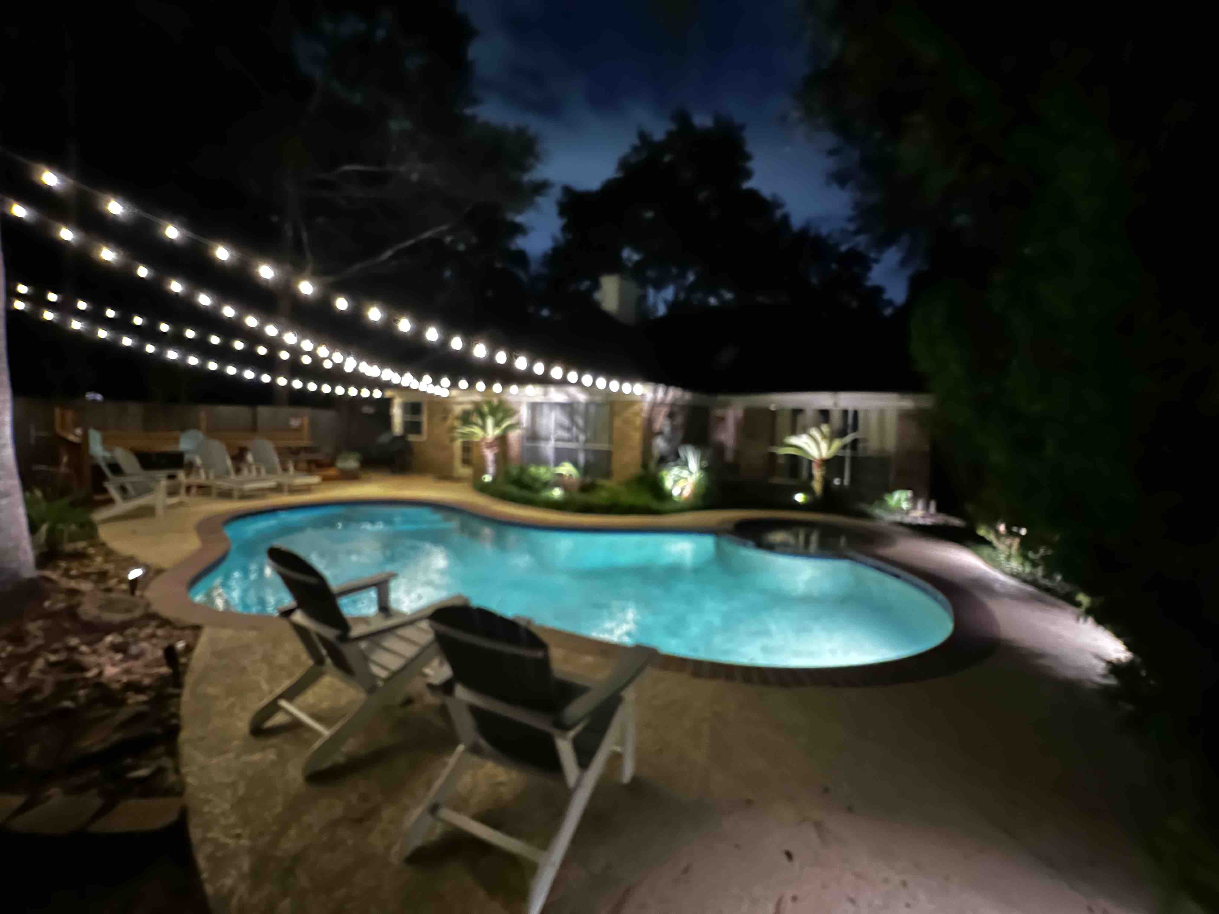 Private house in the Woodlands w/pool and spa.