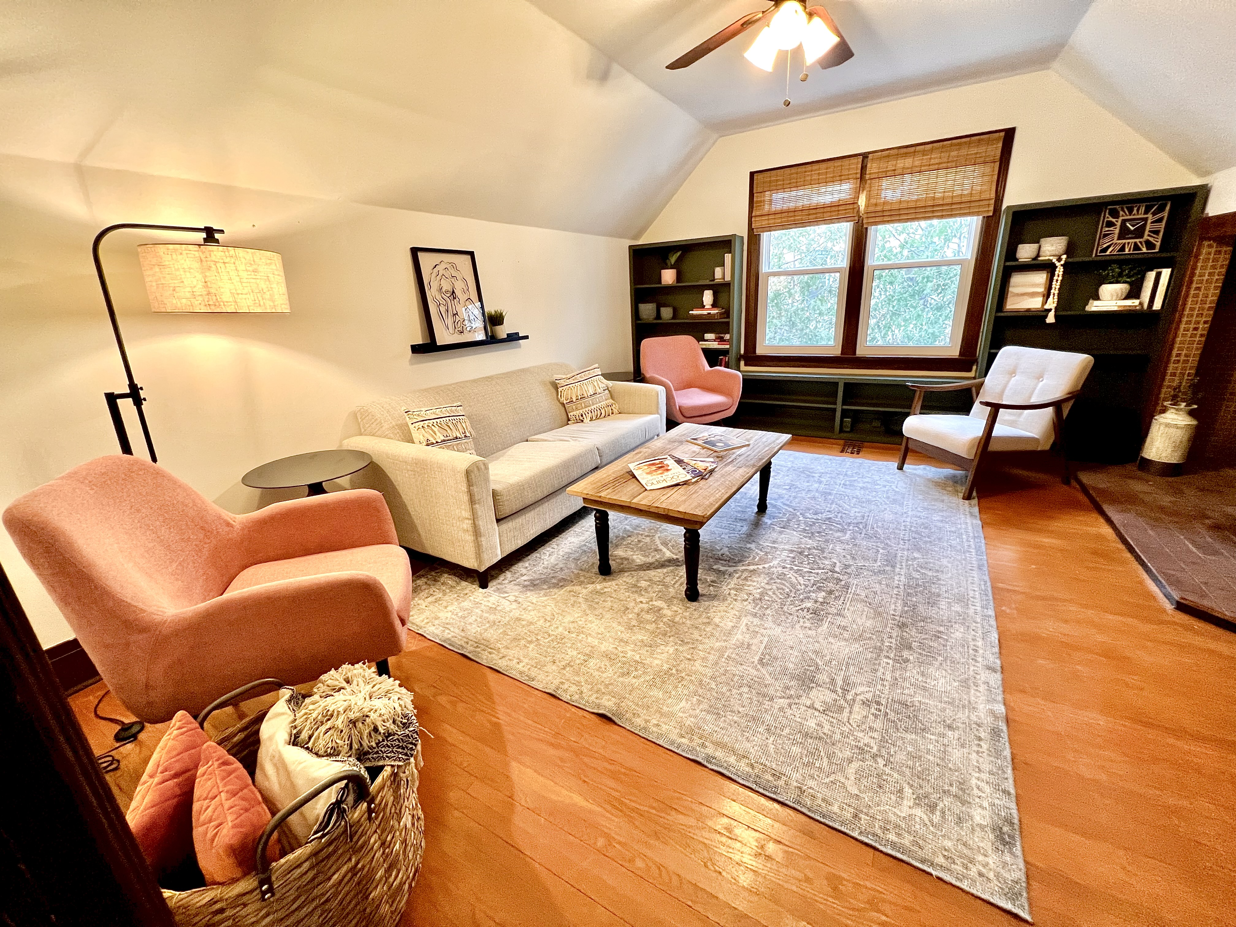 Sunrise Loft walking Distance to Downtown Orillia