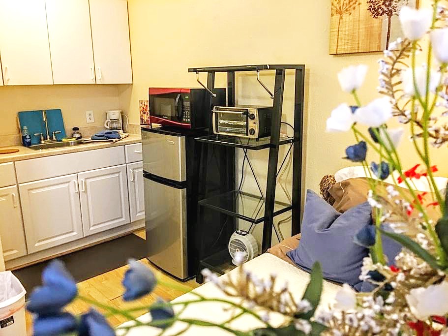 4323 McKinney Ave studio 8, WIFI, Parking in District 14, Dallas