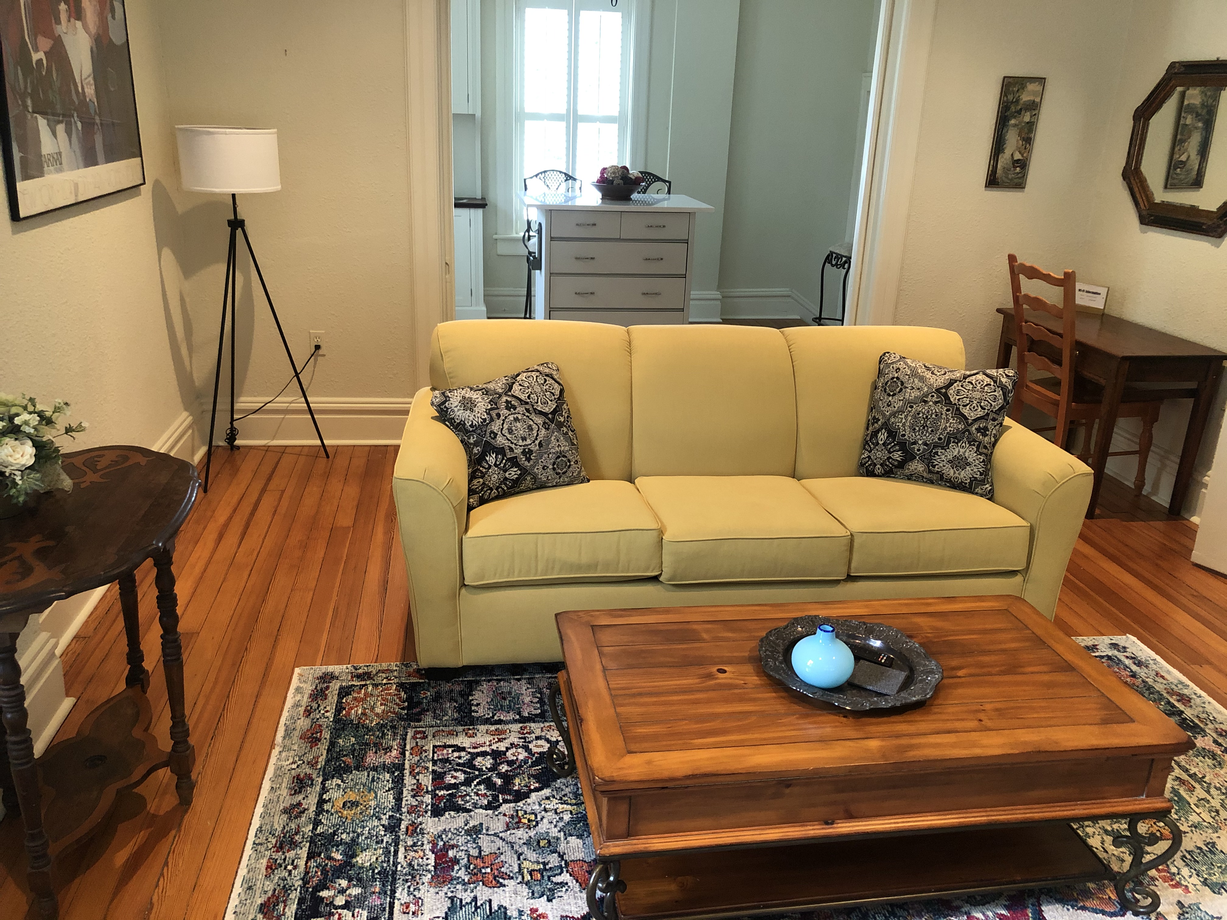 Downtown loft, walk to all the action, charming