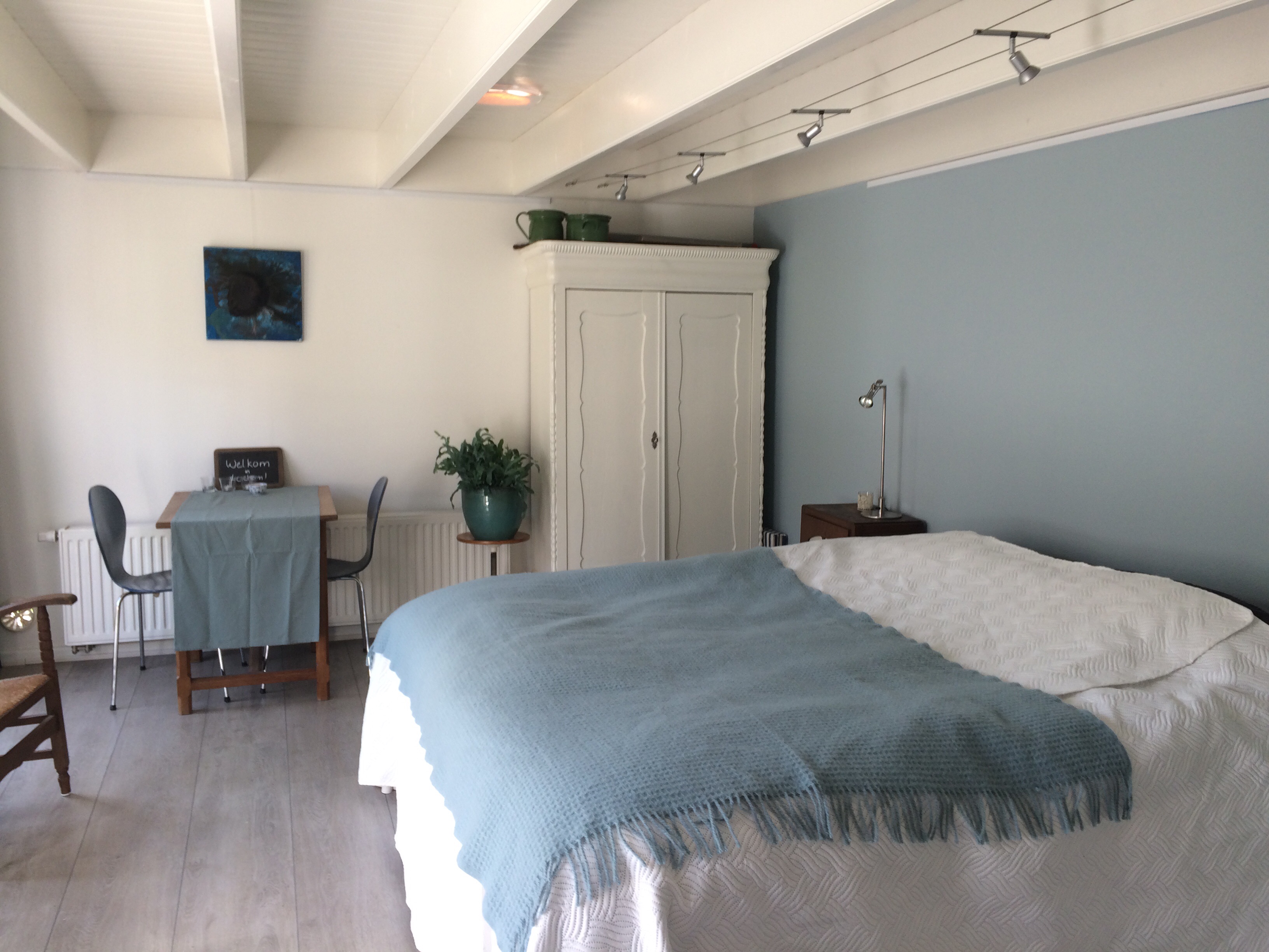 The Clinge guest room