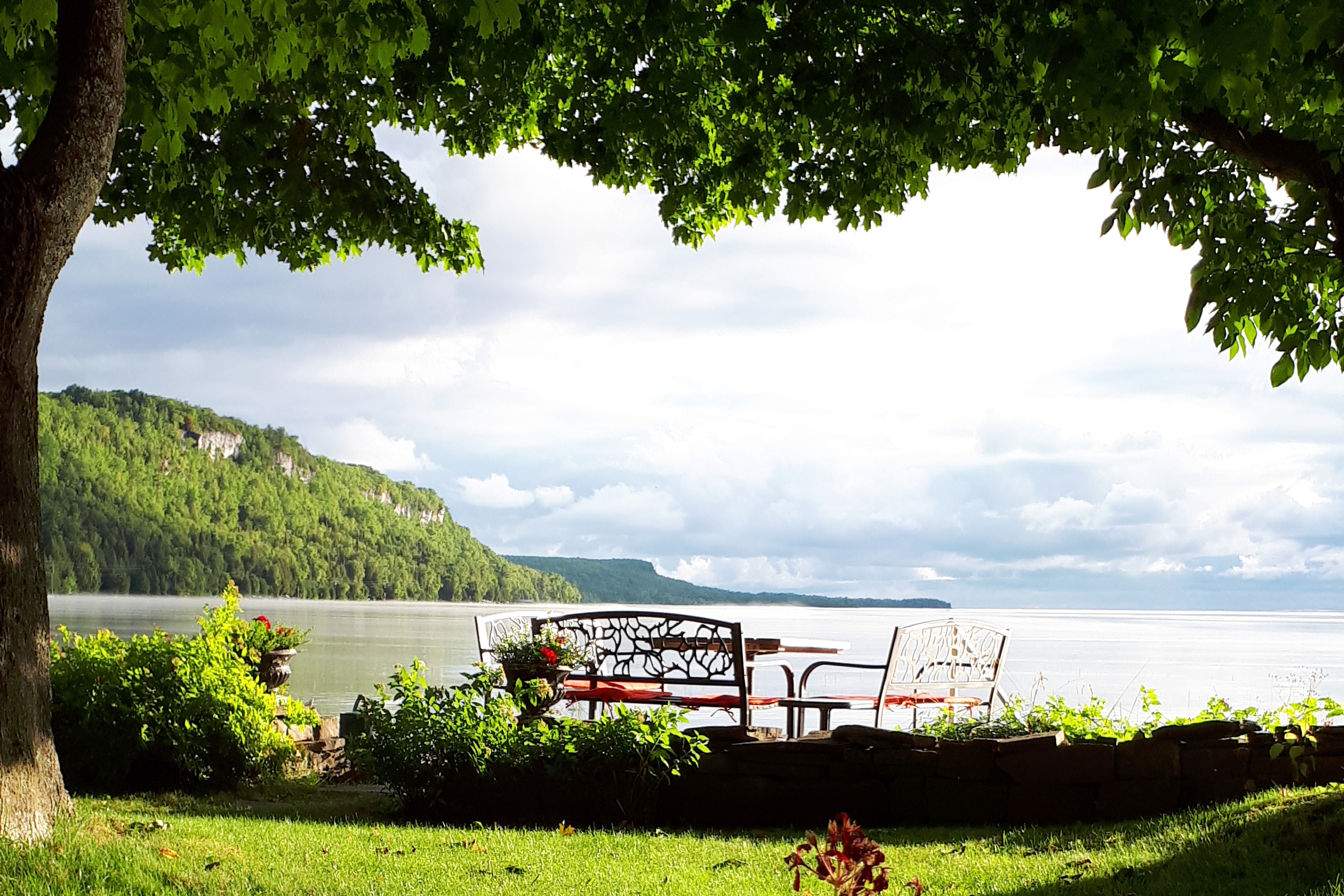 Hope Bay Waterfront Cottage