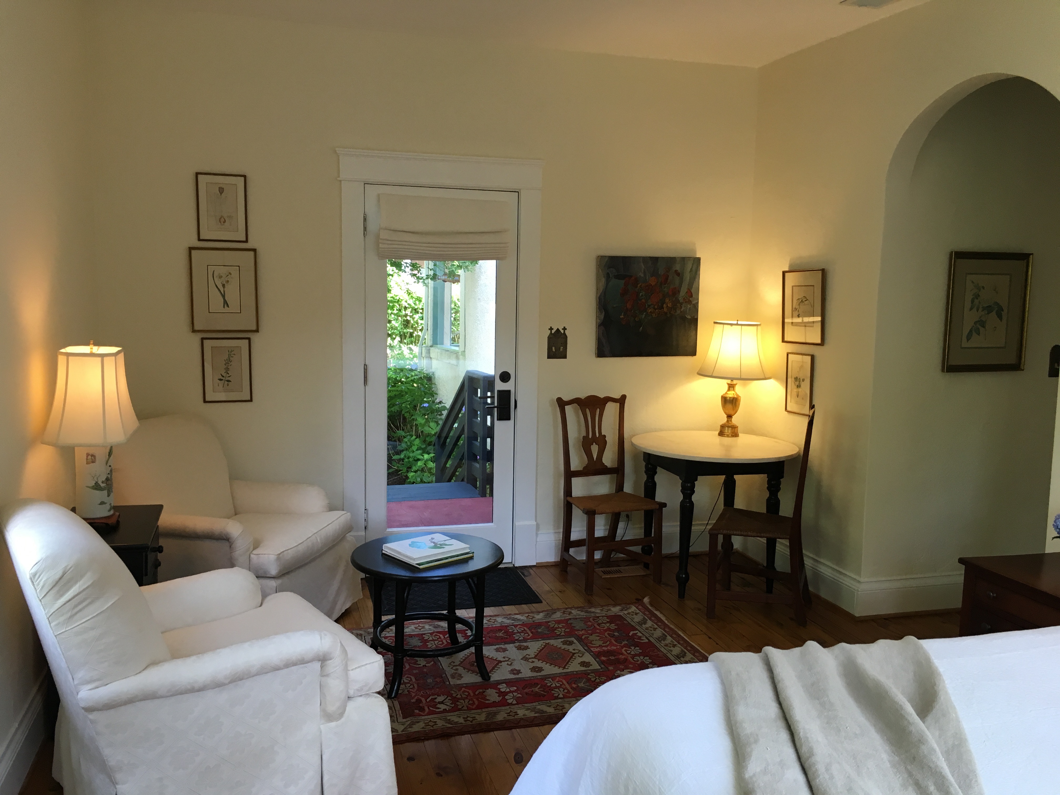 Sunny private studio, walk to the University Serviced apartments for Rent in Charlottesville