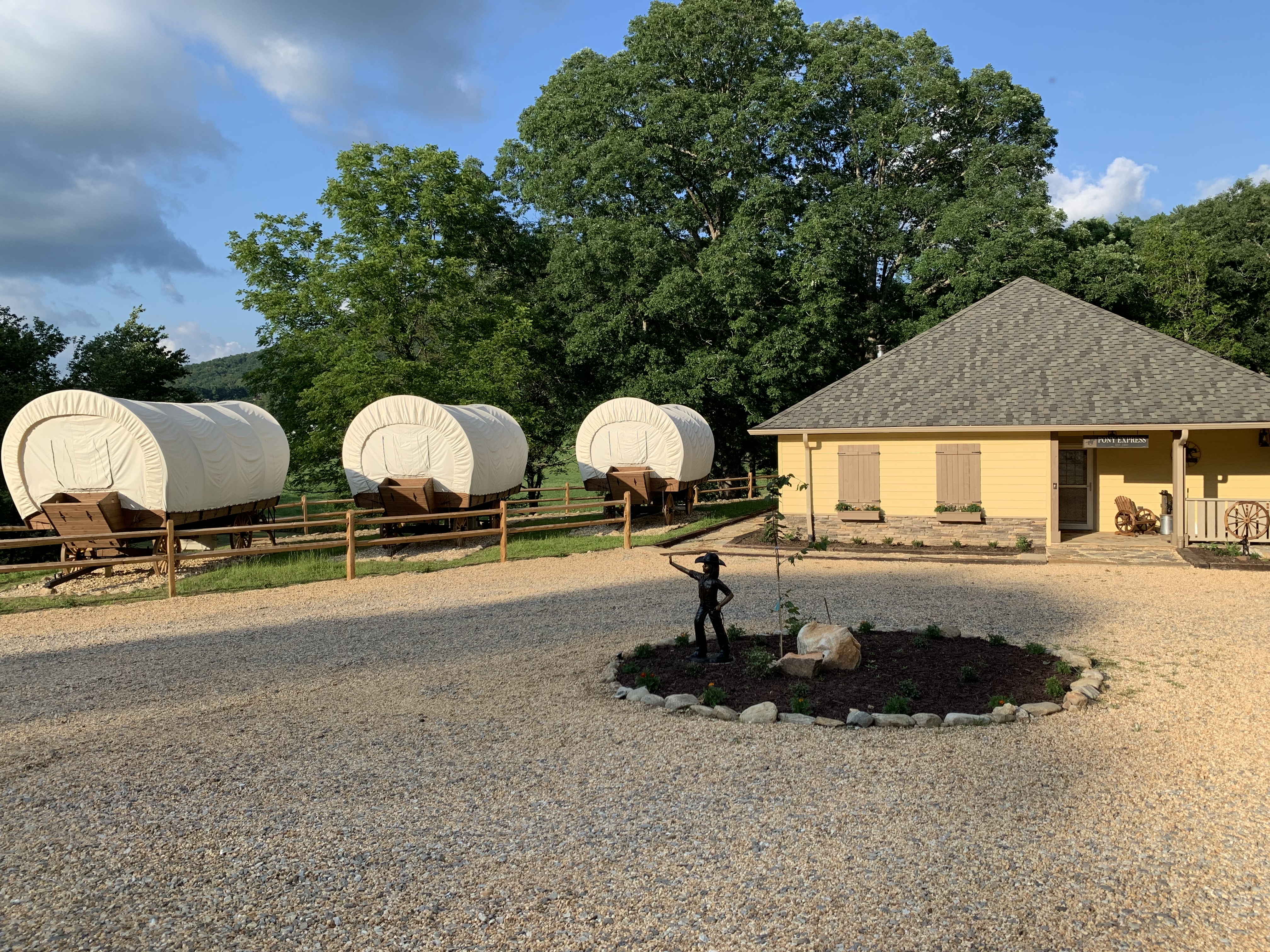 Pony Express Creekside Cabin 2 bd/ 2 bath