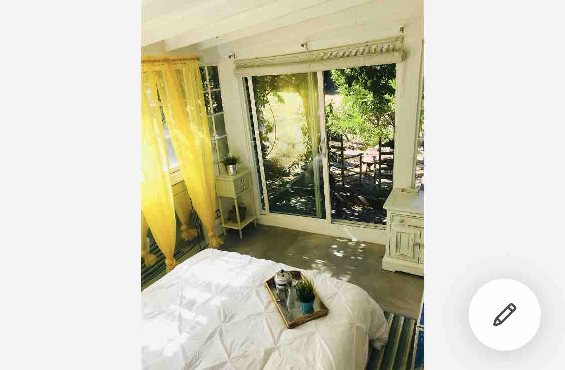 Romantic cottage w outdoor soaking tub on trails