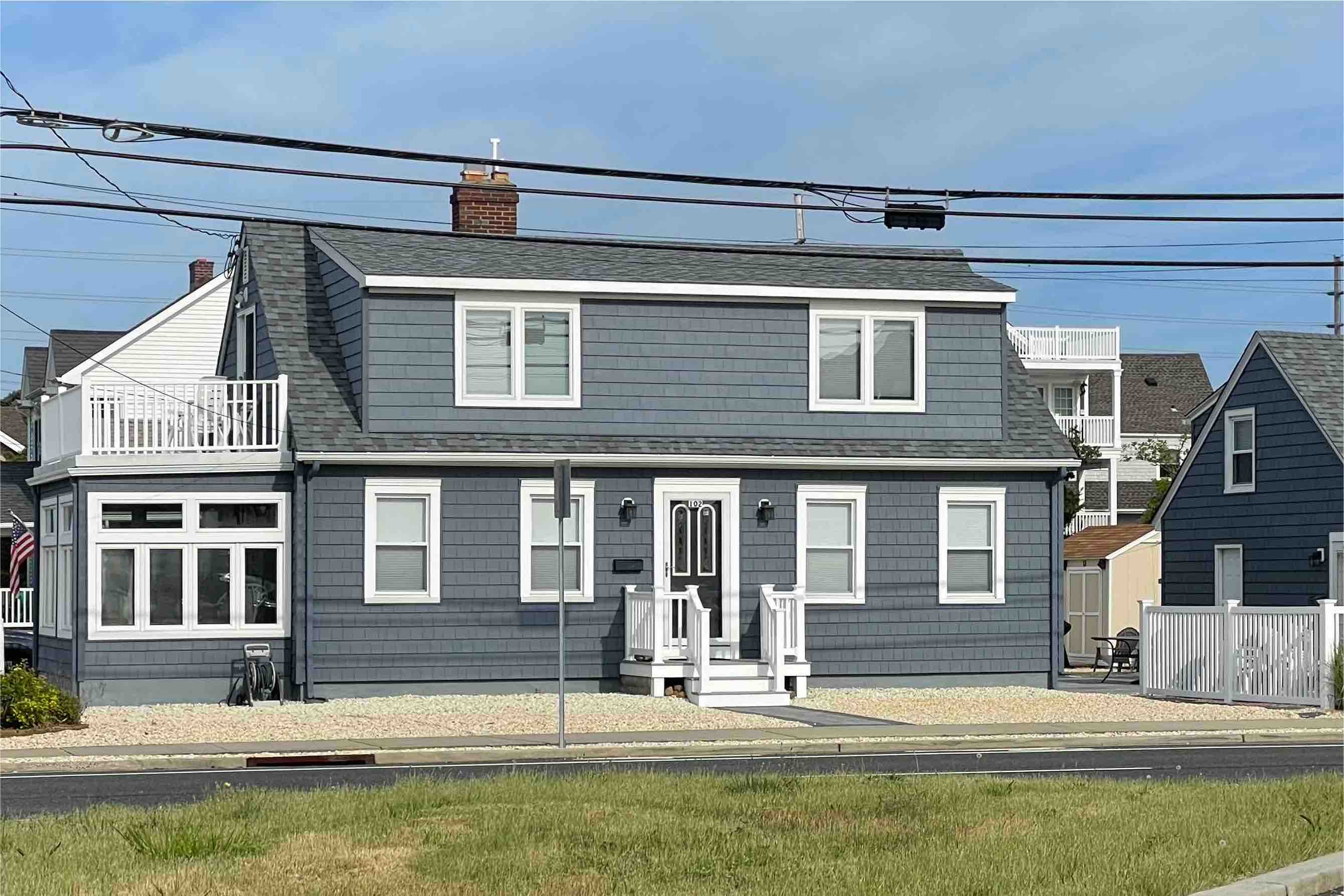 3 Bedroom cape 1 block to beach